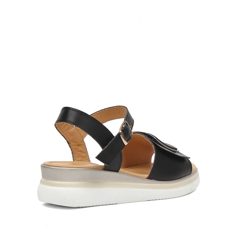 Kadın Siyah Bilekten Tokalı Deri Sandalet