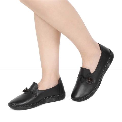 Kadın Siyah Çiçek Detaylı Deri Ayakkabı