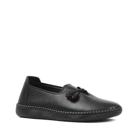 Kadın Siyah Çiçek Detaylı Deri Ayakkabı