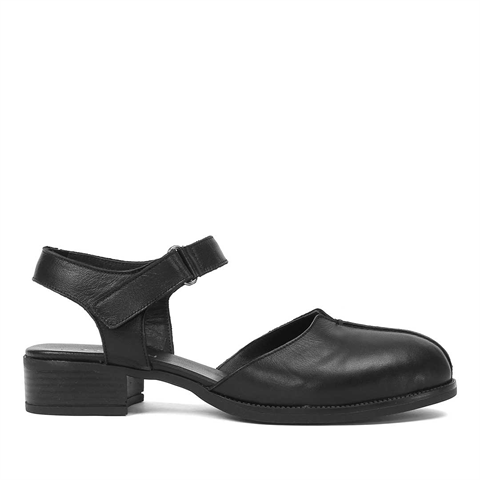 Kadın Siyah Cırtlı Deri Sandalet