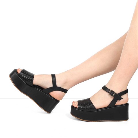 Kadın Siyah Dolgu Topuklu Deri Sandalet