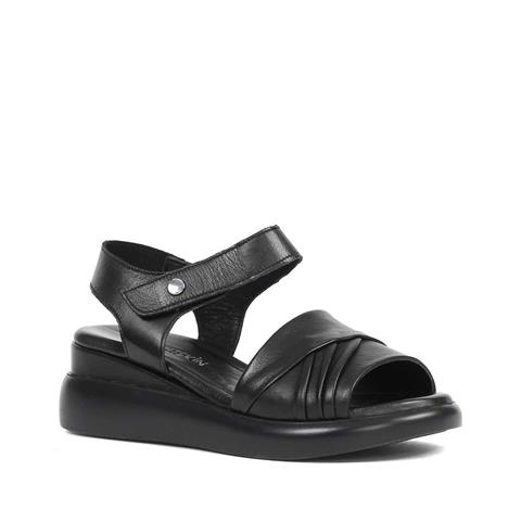 Kadın Siyah Dolgu Topuklu Deri Sandalet