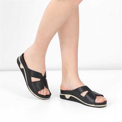 Kadın Siyah Dolgu Topuklu Deri Terlik