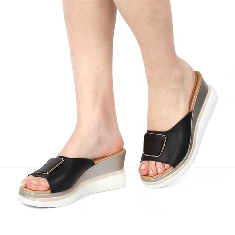 Kadın Siyah Dolgu Topuklu Deri Terlik