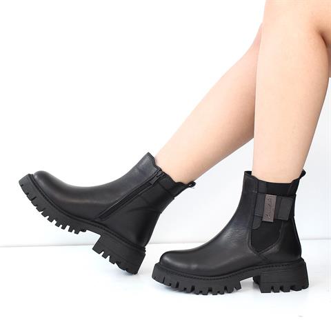 Kadın Siyah Fermuarlı Kalın Tabanlı Deri Bot