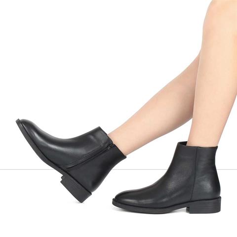Kadın Siyah Fermuarlı Kalın Topuklu Deri Bot