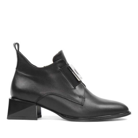 Kadın Siyah Fermuarlı Toka Detaylı Deri Bot