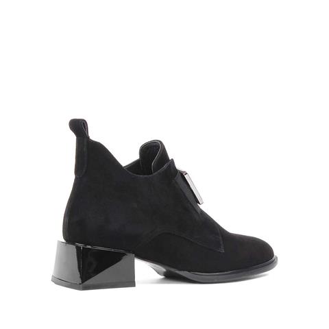 Kadın Siyah Fermuarlı Toka Detaylı Süet Deri Bot