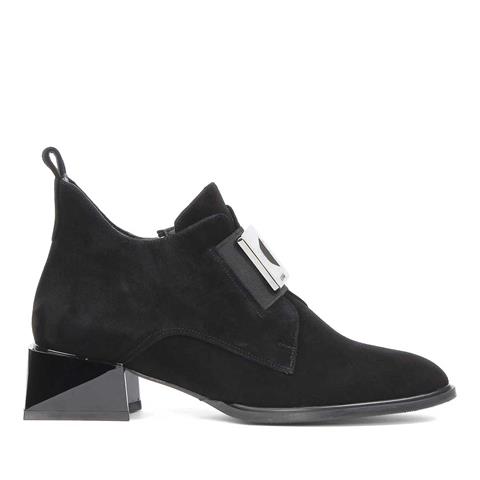 Kadın Siyah Fermuarlı Toka Detaylı Süet Deri Bot