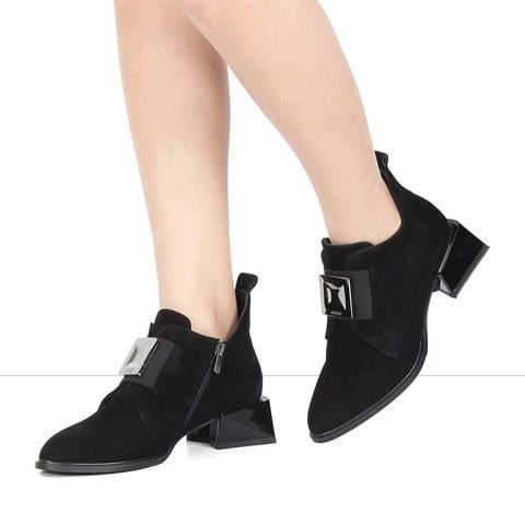 Kadın Siyah Fermuarlı Toka Detaylı Süet Deri Bot