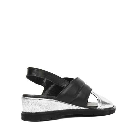 Kadın Siyah Gümüş Bilekten Bantlı Deri Sandalet