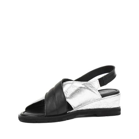 Kadın Siyah Gümüş Bilekten Bantlı Deri Sandalet