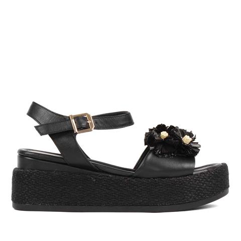 Kadın Siyah Hasır Tabanlı Deri Sandalet