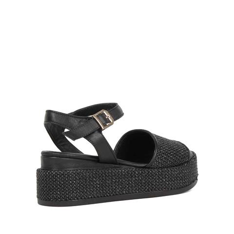 Kadın Siyah Kalın Tabanlı Deri Sandalet