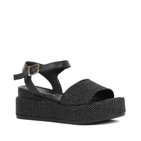 Kadın Siyah Kalın Tabanlı Deri Sandalet