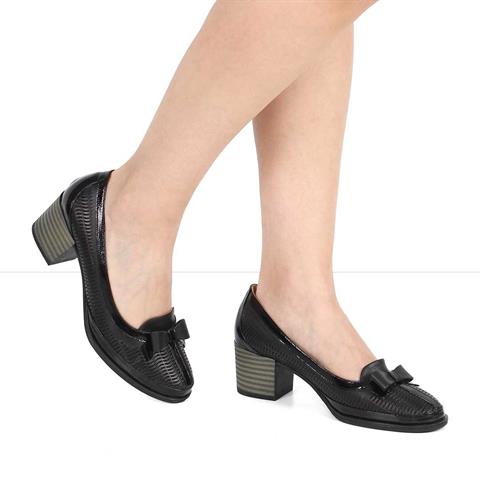 Kadın Siyah Kalın Topuklu Rugan Deri Klasik Ayakkabı