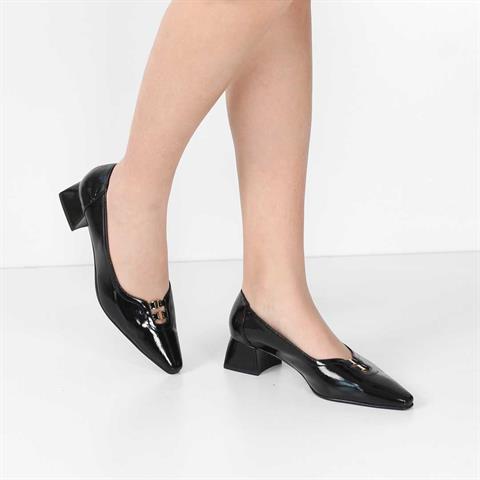 Kadın Siyah Kısa Kalın Topuklu Rugan Deri Klasik Ayakkabı