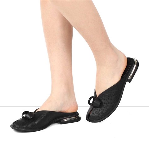 Kadın Siyah Önü Kapalı Deri Terlik