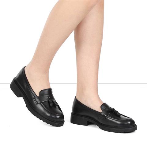Kadın Siyah Püsküllü Deri Loafer
