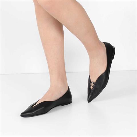 Kadın Siyah Sivri Burun Deri Babet