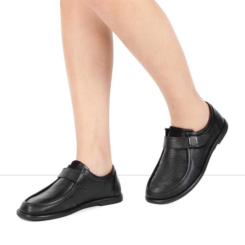 Kadın Siyah Tokalı Deri Ayakkabı