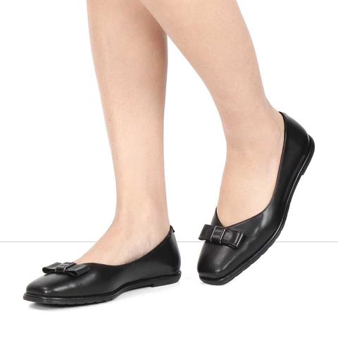 Kadın Siyah Tokalı Deri Babet