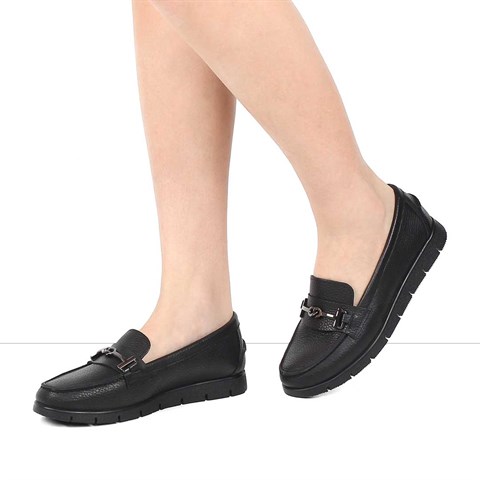 Kadın Siyah Tokalı Deri Loafer