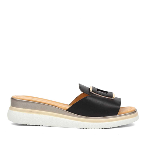 Kadın Siyah Tokalı Deri Terlik