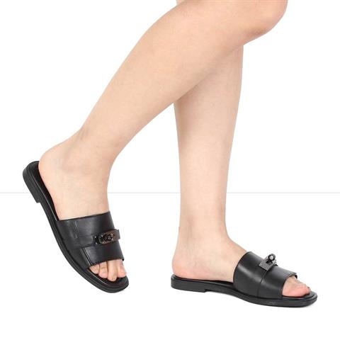 Kadın Siyah Tokalı Deri Terlik