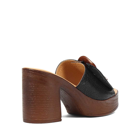 Kadın Siyah Tokalı Deri Terlik