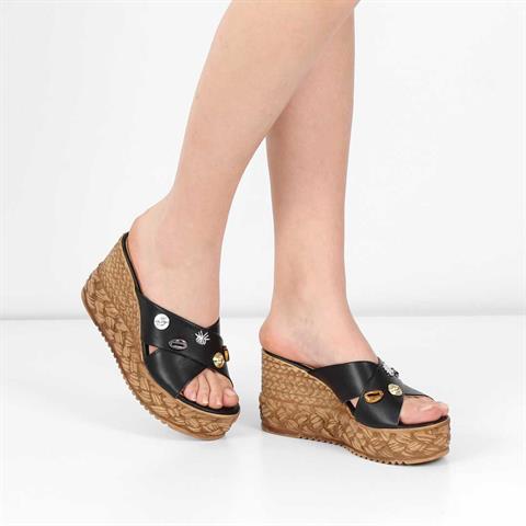 Kadın Siyah Tokalı Dolgu Topuklu Deri Terlik