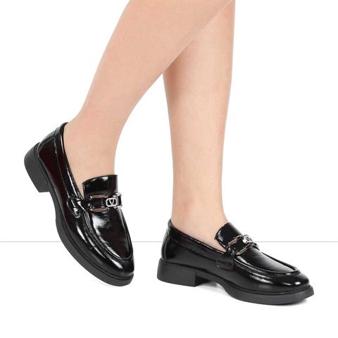 Kadın Siyah Tokalı Kalın Tabanlı Rugan Deri Loafer