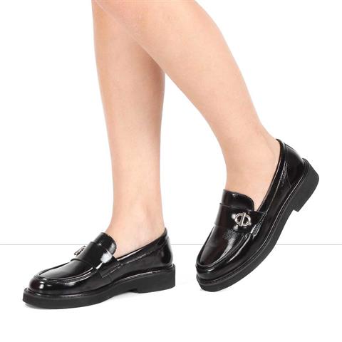 Kadın Siyah Tokalı Kalın Tabanlı Rugan Deri Loafer