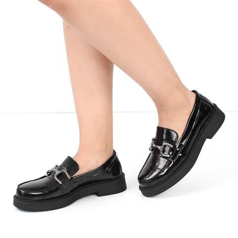 Kadın Siyah Tokalı Kalın Tabanlı Rugan Deri Loafer