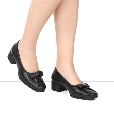 Kadın Siyah Tokalı Kalın Topuklu Deri Klasik Ayakkabı