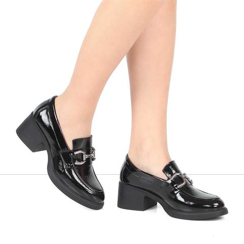 Kadın Siyah Tokalı Kalın Topuklu Rugan Deri Ayakkabı