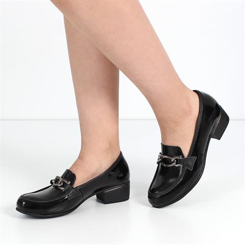 Kadın Siyah Tokalı Kalın Topuklu Rugan Deri Klasik Ayakkabı