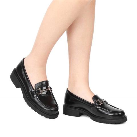 Kadın Siyah Tokalı Rugan Deri Loafer