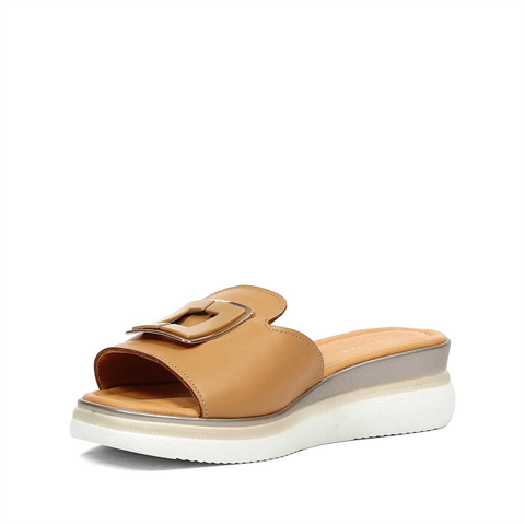 Kadın Ten Tokalı Deri Terlik