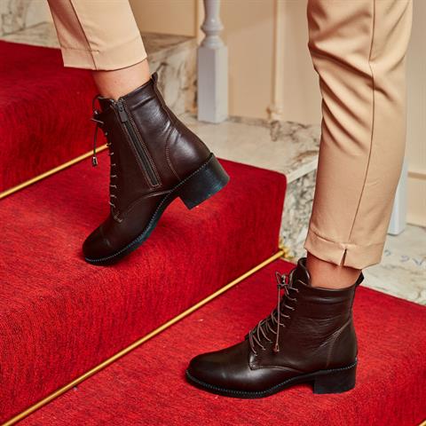 Kadın Kahverengi Fermuarlı Kalın Topuklu Deri Bot