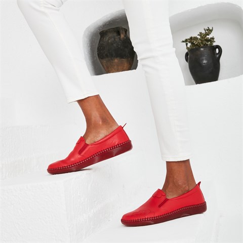 Kadın Kırmızı Lastikli Çiçek Desenli Deri Ayakkabı