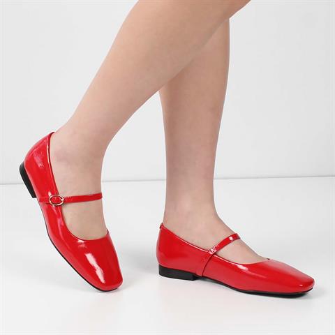 Kadın Kırmızı Bantlı Küt Burun Rugan Deri Babet