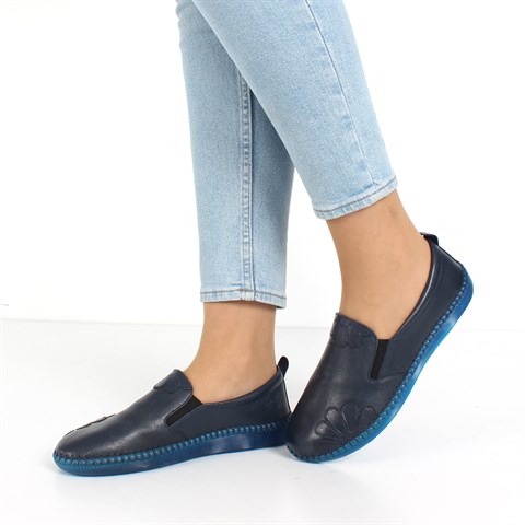 Kadın Lacivert Lastikli Çiçek Desenli Deri Ayakkabı