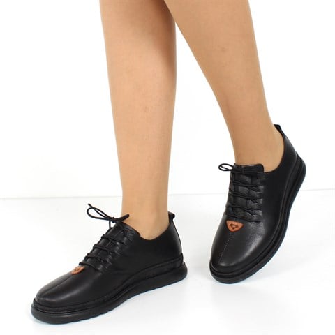 Kadın Siyah Bağcıklı Kalın Tabanlı Deri Ayakkabı