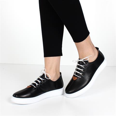 Kadın Siyah Bağcıklı Kalın Tabanlı Deri Ayakkabı