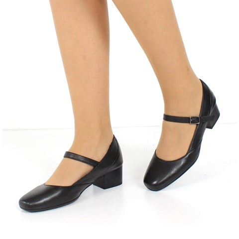 Kadın Siyah Bilekten Bantlı Deri Klasik Ayakkabı