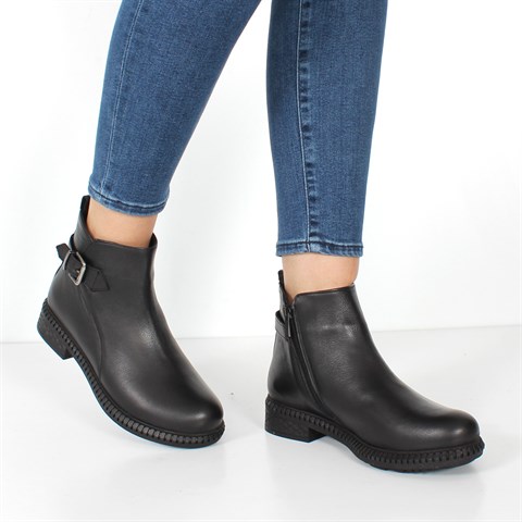 Kadın Siyah Fermuarlı Toka Detaylı Deri Bot