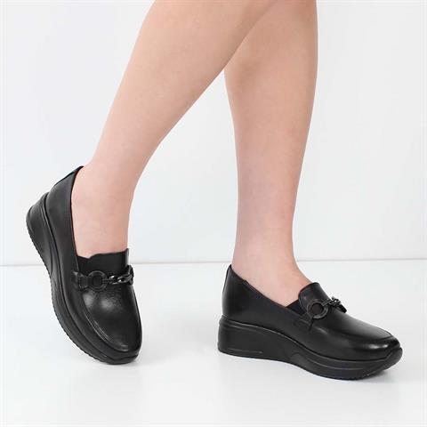 Kadın Siyah Tokalı Dolgu Topuklu Deri Loafer