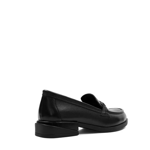 Kadın Siyah Tokalı Deri Loafer