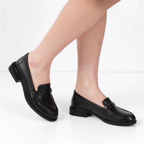 Kadın Siyah Tokalı Deri Loafer